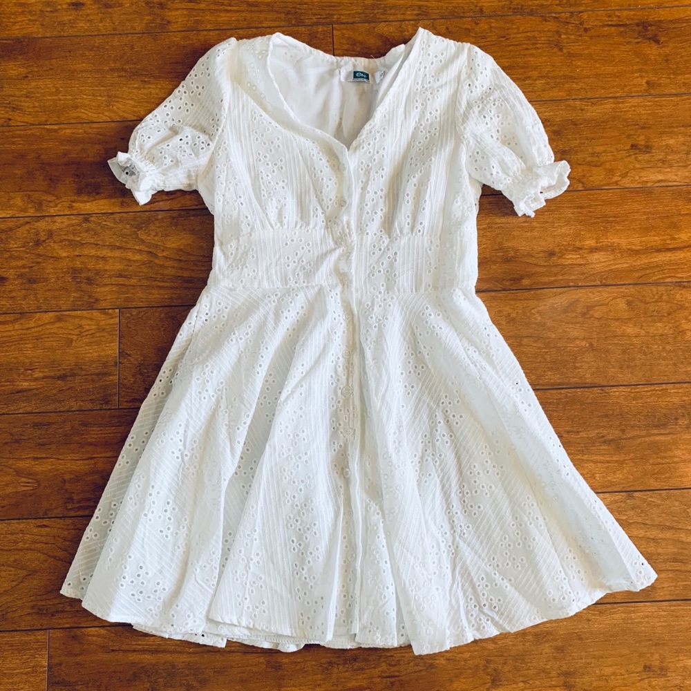 Design by Onistudio white embroidery dress Sz. S